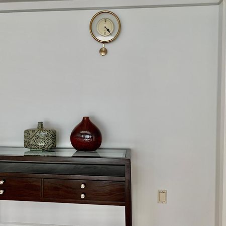 One Bedroom Queen Bed Sharing Washroom In Tiger Sweet House License## Richmond Luaran gambar