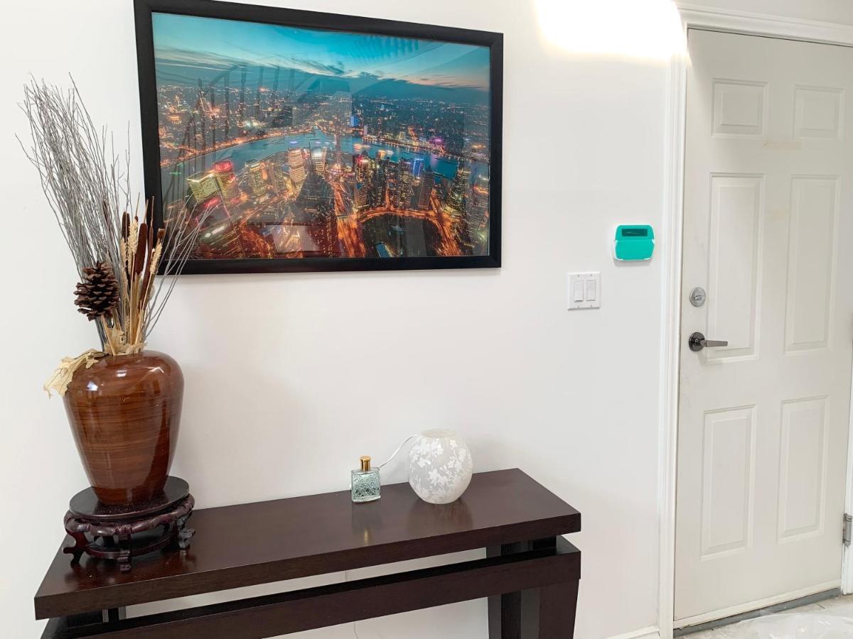 One Bedroom Queen Bed Sharing Washroom In Tiger Sweet House License## Richmond Luaran gambar