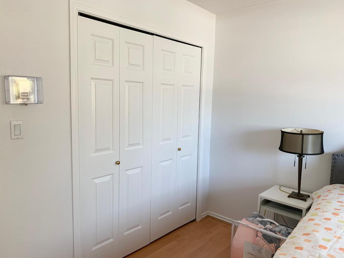 One Bedroom Queen Bed Sharing Washroom In Tiger Sweet House License## Richmond Luaran gambar